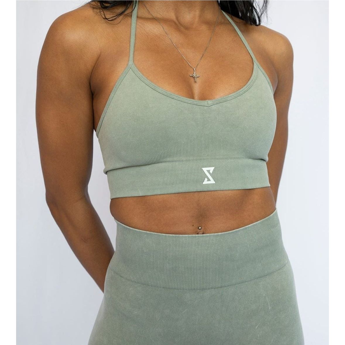 Need new sport bra? Lamination Crop sport bra can be the right option! ✓  Scooped neckline ✓ High stretch material ✓ Cool against y